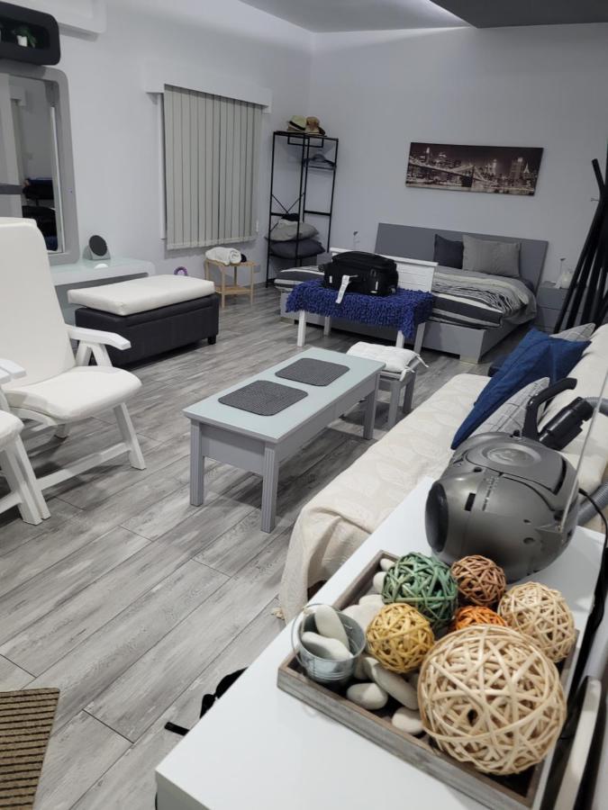 Deluxe Yiota'S Studio ! Hlóraka Kültér fotó